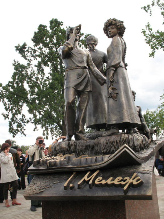 Памятник произведению "Люди на болоте"