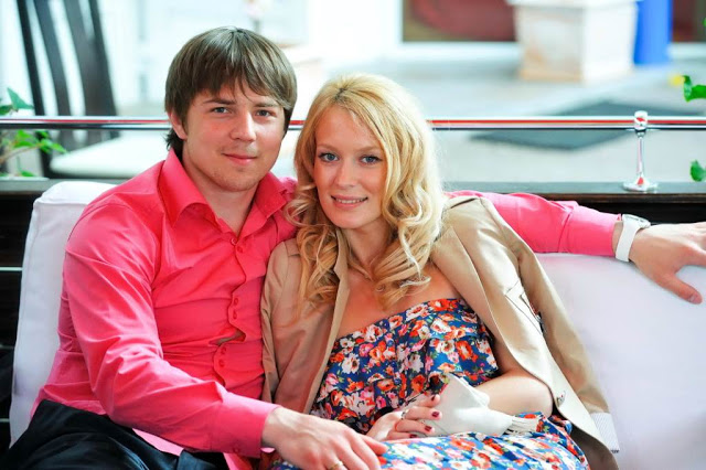 Жена Игоря БрИкуна с супругом