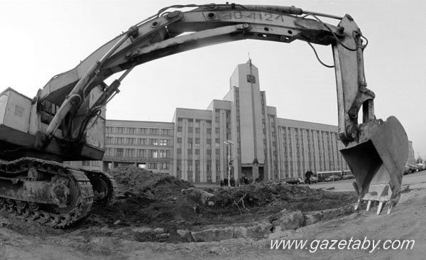 Строительство торгового центра "Столица" в Минске, 2003 год