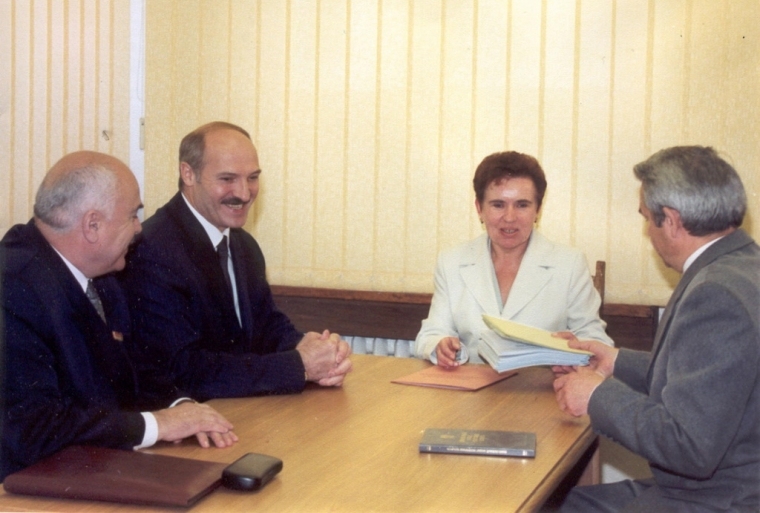 Лукашенко регистрирует свою инициативную группу