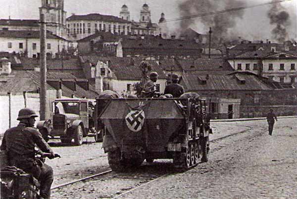 Немецкие войска в районе Троицкого предместья