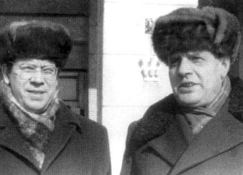 Народные писатели Беларуси Иван Чигринов и Иван Науменко